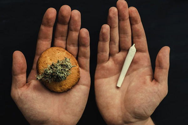 What's the difference between smoking and eating cannabis