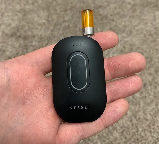 Vessel compass black vape battery with cart attached