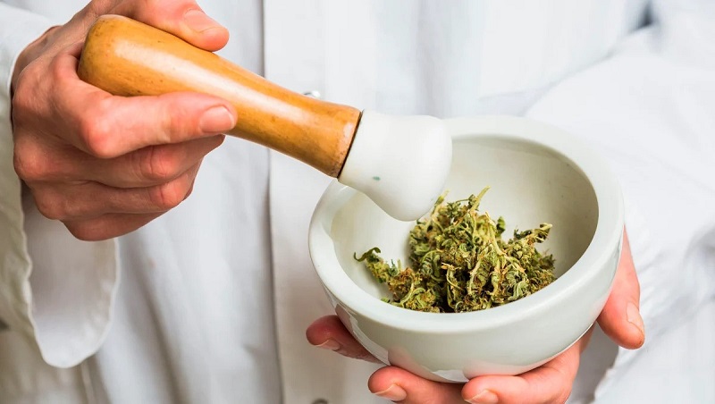 use Mortar and Pestle to grind weed