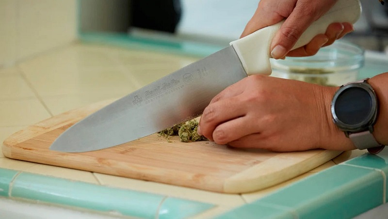 use cutting Board and Knife to grind weed