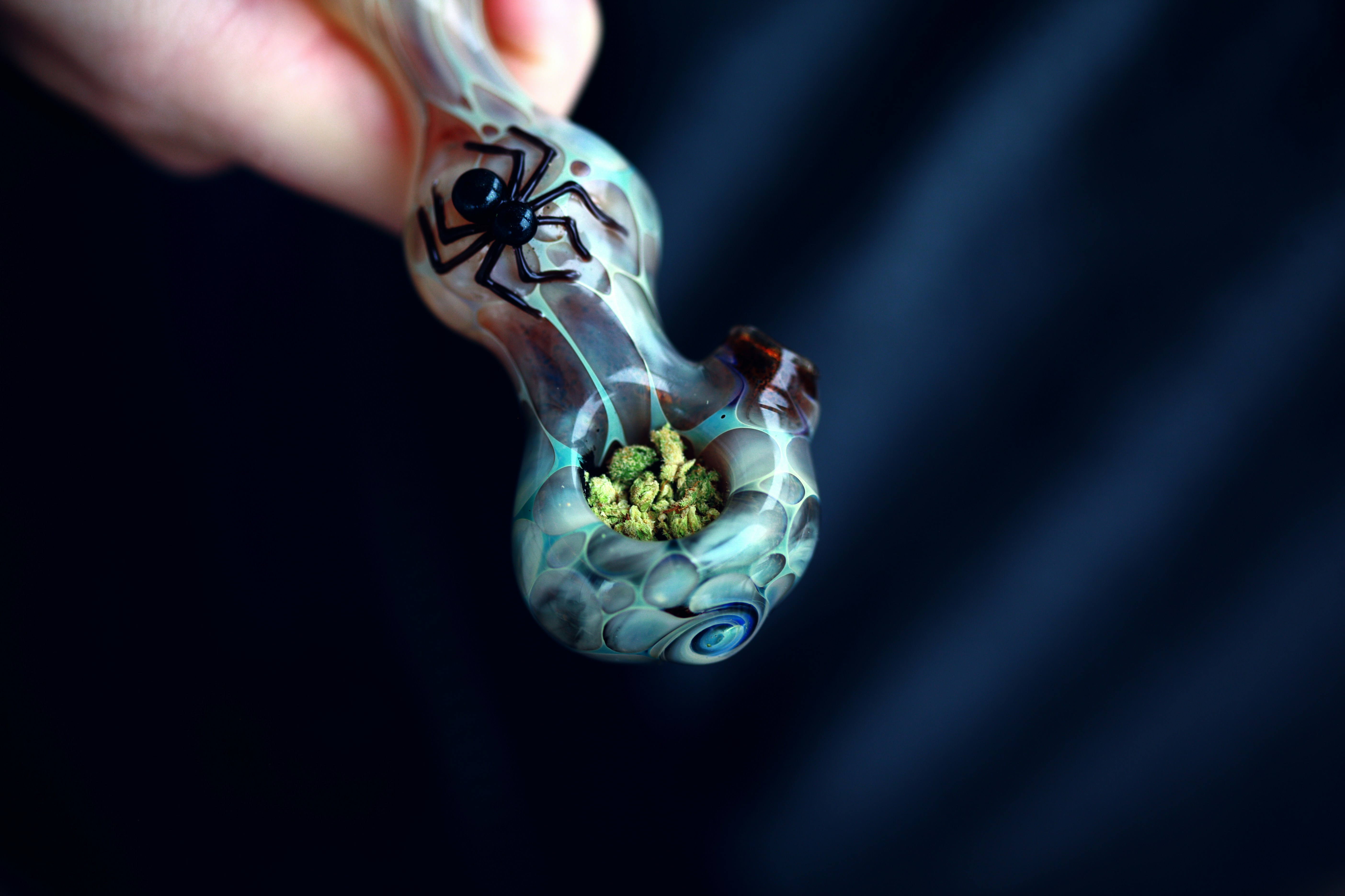 How-to-Use-a-Weed- Pipe