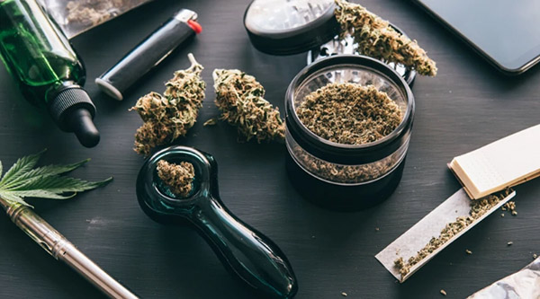 5 Must-Have Marijuana Accessories  